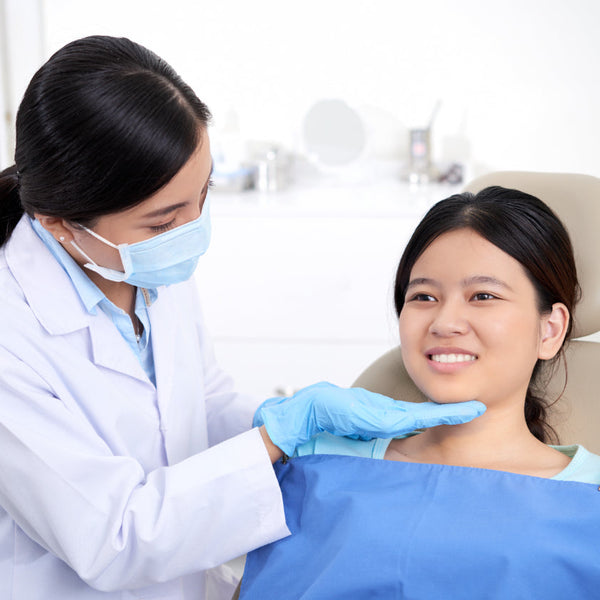 Când pot folosi apă de gură după extracția dentară